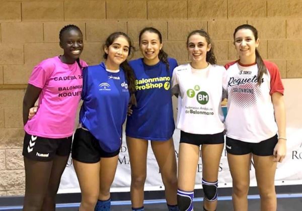 Siete jugadoras del Club Balonmano Roquetas acudieron a la última convocatoria de la andaluza