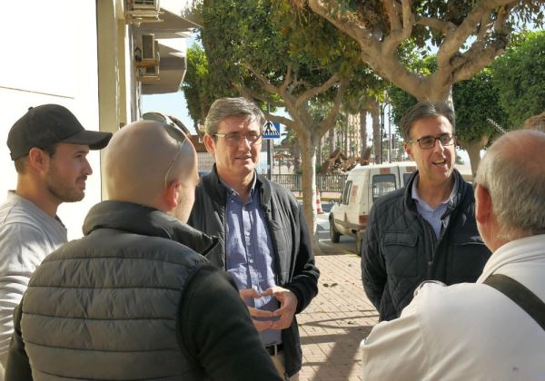Se multiplican las actuaciones en zonas verdes con la puesta en marcha del nuevo Plan de Jardines en Adra