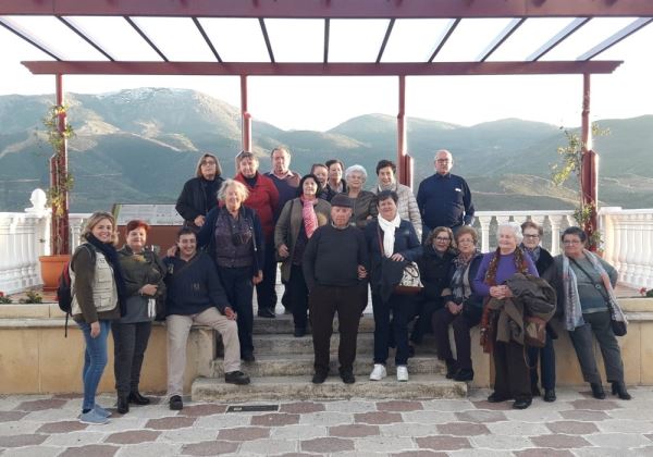Casi 300 mayores nijareños visitan los municipios de Laujar y Fondón