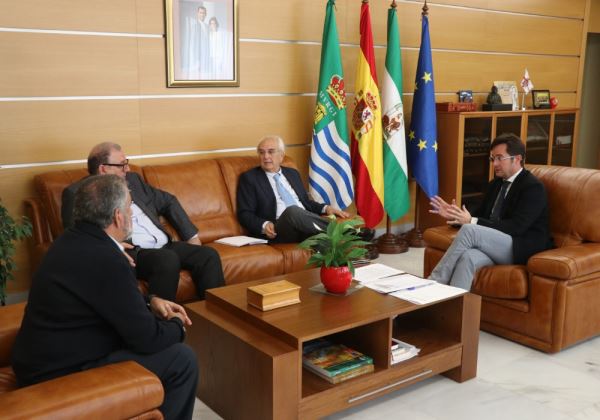 El alcalde de El Ejido y el subdelegado del Gobierno se reúnen para abordar diferentes temas sobre el municipio