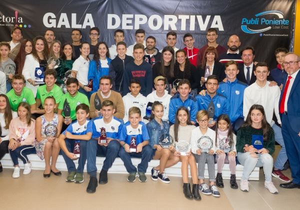 Radio Poniente celebra la décimo séptima edición de su gala del Deporte con los mejores deportistas ejidenses