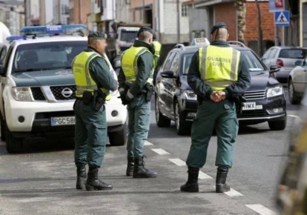 Un menor de catorce años amenaza a su hermano, que incendia la vivienda, con un arma blanca por una pelea familiar y es detenido