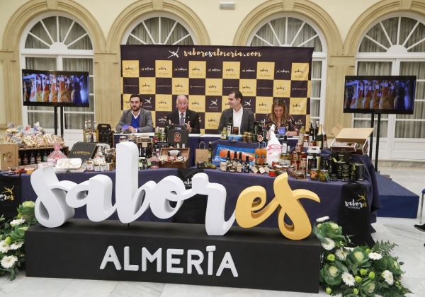 La feria 'Sabores Almería' lleva al centro de la ciudad los productos de gourmet de 47 empresas de la provincia