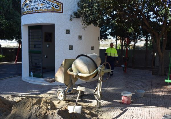 La Plaza de San Cirilo de El Parador de Vícar se acondiciona con obras de mejora