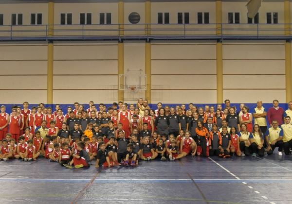 180 personas participan esta temporada en la Escuela de Baloncesto de Adra