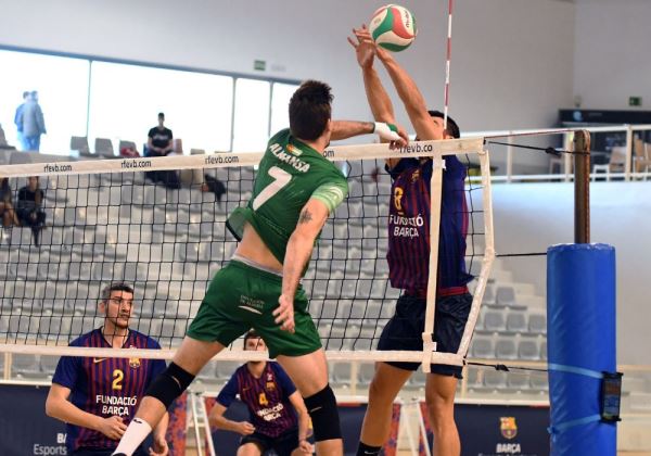 Unicaja Almería vence 0-3 al Barça Voley