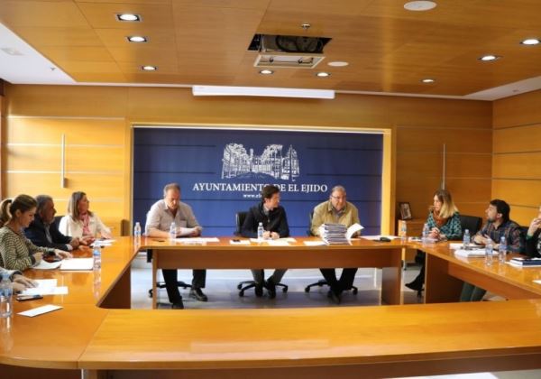 El Ayuntamiento de El Ejido rechaza el artículo 'El peor de los tiempos', de 'El País'