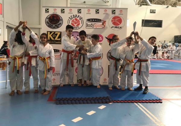 El kárate abderitano obtiene 46 podios en el campeonato 'Jóvenes promesas y veteranos de kárate'