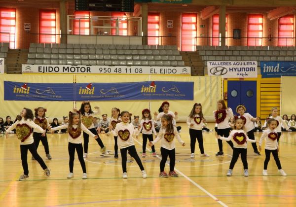Las Escuelas Deportivas Municipales de baile moderno de El Ejido y de Santa María del Águila celebran su exhibición de navidad