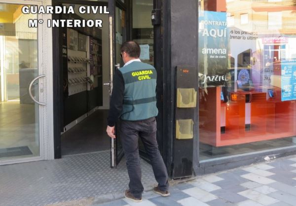 47 teléfonos móviles son robados en una tienda de Olula del Río para ser vendidos en mercadillos ambulantes de la comarca