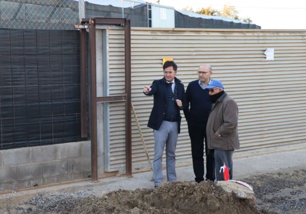 Entran en su recta final las obras de asfaltado del camino del Llano al Camping que favorecerán la circulación y mejorará los accesos a las fincas