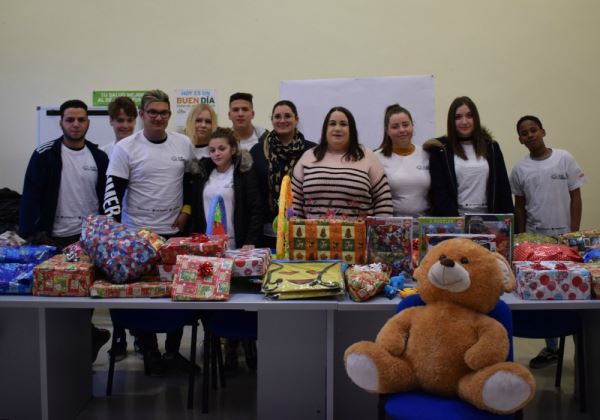 La Asociación Juvenil Sol Descalzo y el Ayuntamiento de Níjar se unen para que todos los niños tengan juguetes