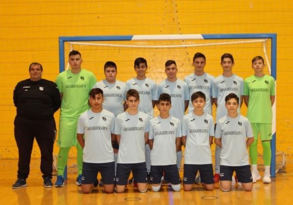Cinco jugadores cadetes de fútbol sala del CD El Ejido con el Pozo Murcia