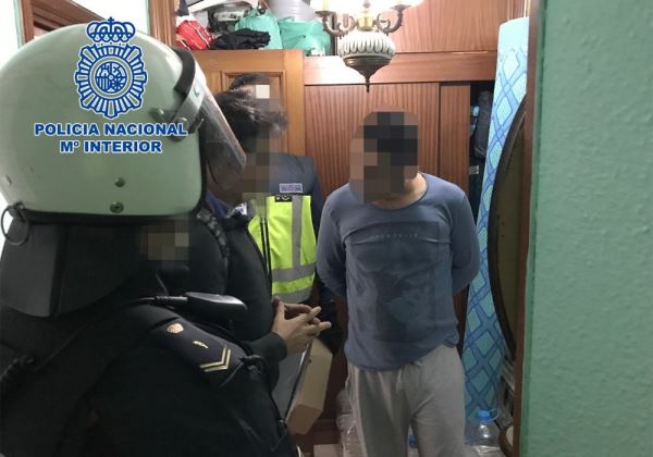 La Policía desarticula en El Ejido una red dedicada a introducir inmigrantes en patera en las costas españolas