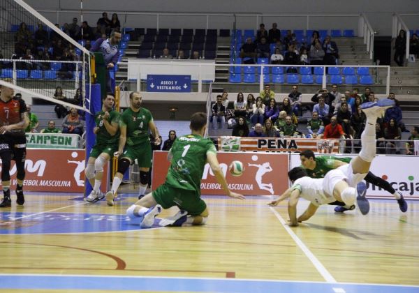 Derrota de Unicaja Almería frente a CV Manacor en el Moisés Ruiz