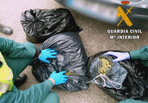 Detenida una persona que abandonó tres bolsas de marihuana en una retención por accidente en la A-7, a la altura de El Ejido