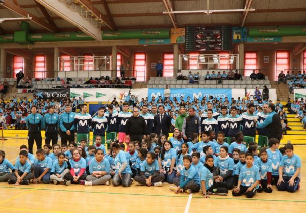 600 escolares ejidenses disfrutan en la 'Gira Movistar Megacracks' con las grandes estrellas del fútbol sala