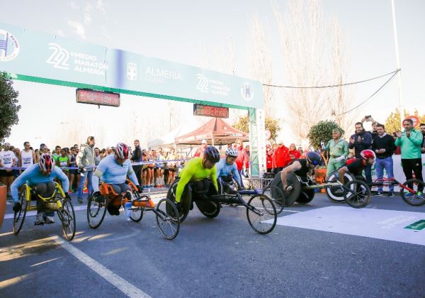 Abdelhadi El Mouaziz y Likina Amebaw ganan el 22º Medio Maratón Ciudad de Almería