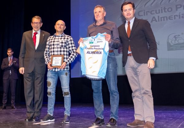 La Gala del Ciclismo Almeriense 2018 reúne en el Auditorio de El Ejido a los deportistas más destacados de esta disciplina