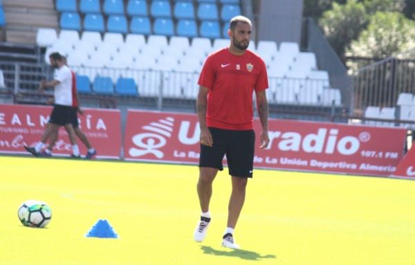 Nauzet Alemán, entre seis y ocho semanas de baja con la UD Almería