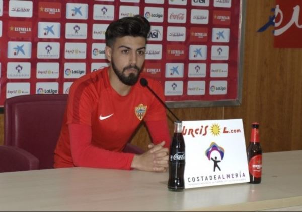 El jugador de la UD Almería Chema dice que el equipo debe dar un golpe encima de la mesa