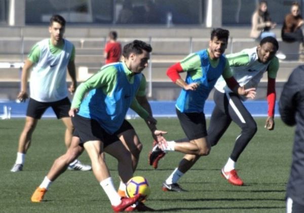 El jugador de la UD Almería Saveljich se incorpora al grupo
