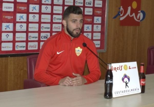 El jugador de la UD Almería Luis Rioja define el partido del domingo como muy exigente