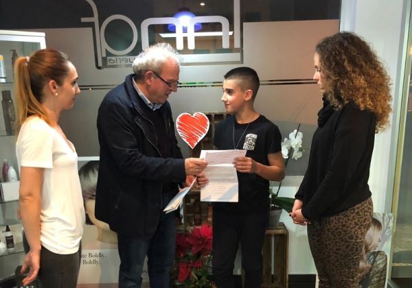 Reconocimiento al joven patinador Antonio Baños por sus éxitos deportivos