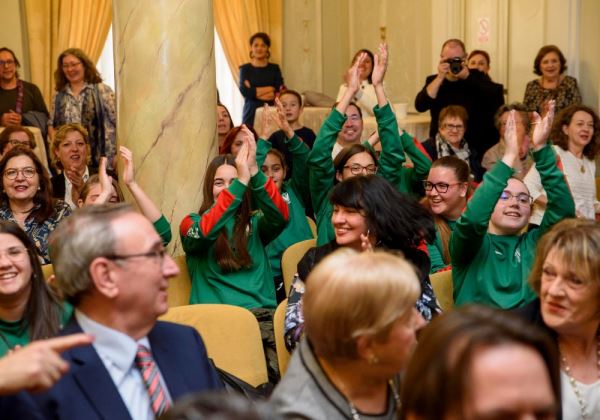 Fernández-Pacheco aboga por avanzar juntos, mujeres y hombres, ''para seguir alcanzando metas, superar barreras y romper techos de cristal''