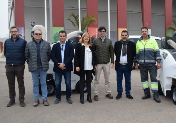 Tres nuevas aspiradoras eléctricas se incorporan al servicio de limpieza urbana de Níjar