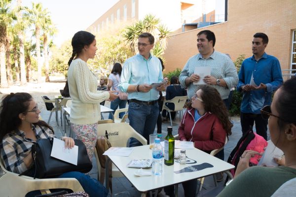 El PSOE 'hace los deberes' con los estudiantes de la provincia de Almería