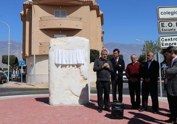La Asociación NortMurgi descubre una placa y bendice un monolito en memoria de Antonio Martín Morales