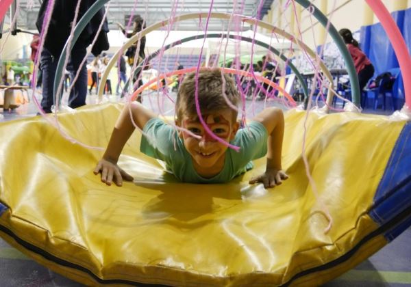 El Pabellón de Deportes de Adra celebra la tercera edición de la Feria Infantil