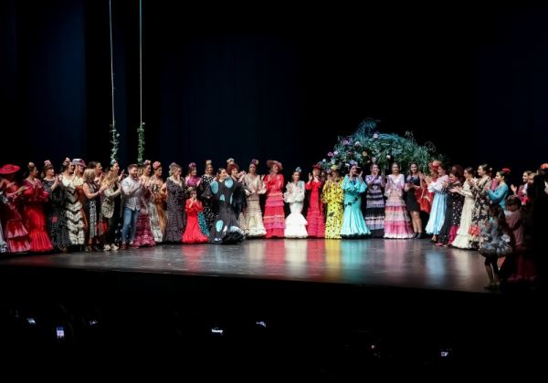 Mariar llena de moda flamenca el Teatro Auditorio de El Ejido