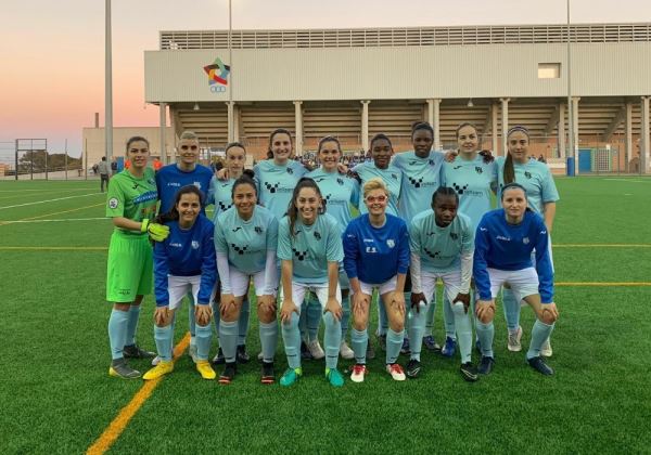 El equipo femenino de fútbol del CD El Ejido golea a Estudiantes Almería