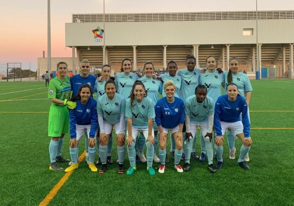 El equipo femenino de fútbol del CD El Ejido golea a Estudiantes Almería