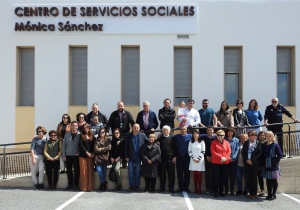 El nombre de Mónica Sánchez ya luce en el Centro de Servicios Sociales de Huércal-Overa