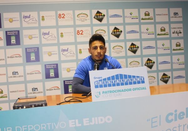El jugador del CD El Eido Javilillo pide unidad para salvar la temporada y permanecer en la Segunda División B