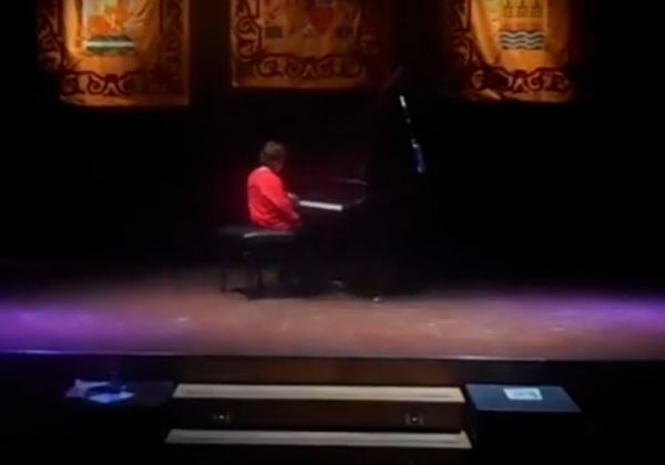 El jovencísimo albojense Manuel Ruiz Masegosa inicia  sus estudios de piano con solo diez años