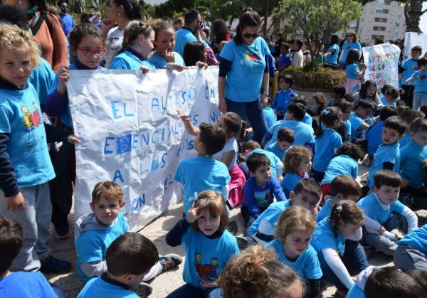 El Ejido celebra el Día Internacional del Autismo con un gran acto en el que participan más de 250 escolares del municipio