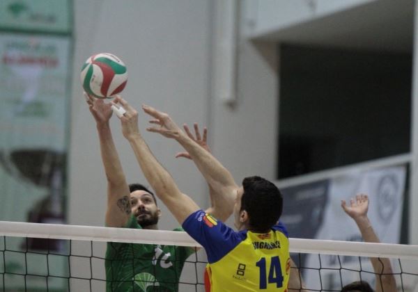 Unicaja Almería y Ushuaïa Ibiza Vóley abren los playoffs por el título