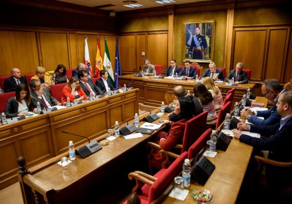 El Pleno de Diputación despide a Manuel Alías tras 20 años como diputado provincial