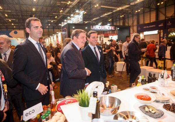 Espectacular puesta en escena de las empresas de 'Sabores Almería' en la 33 edición del 'Gourmets'