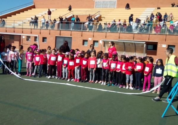 Más de 1.000 escolares participan en la Carrera Intercentros Solidaria de la VIII Semana Cultural Educativa de Las Norias