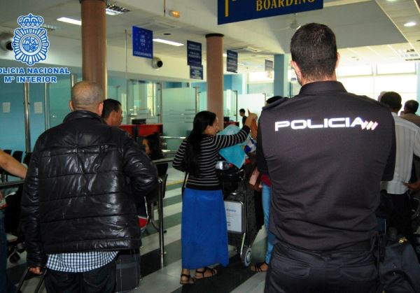 La Policía Nacional detiene a un prófugo en el  puerto de Almería