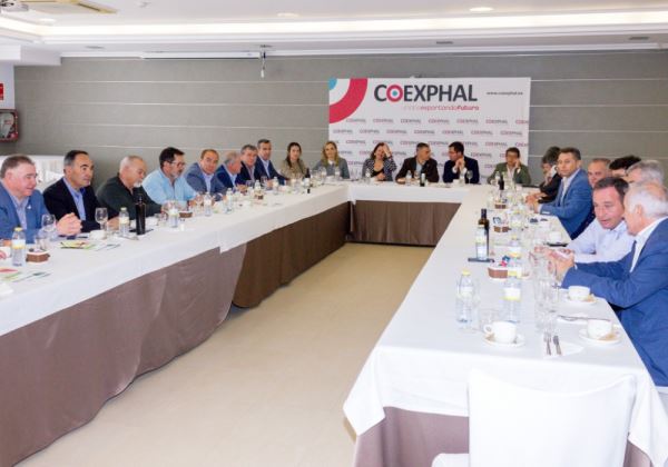 El alcalde analiza los principales desafíos del sector agrícola en la Junta Directiva de Coexphal