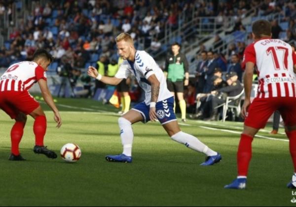 La UD Almería se impone 1-3 al Tenerife a domicilio en la Liga 1/2/3