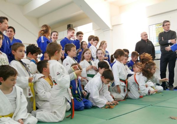 La Escuela Municipal de Judo de Adra consigue siete medallas y tres cinturones negros en el andaluz