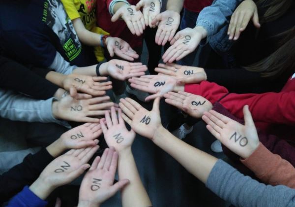 Los centros educativos de Vícar convierten sus recreos en un no al maltrato infantil