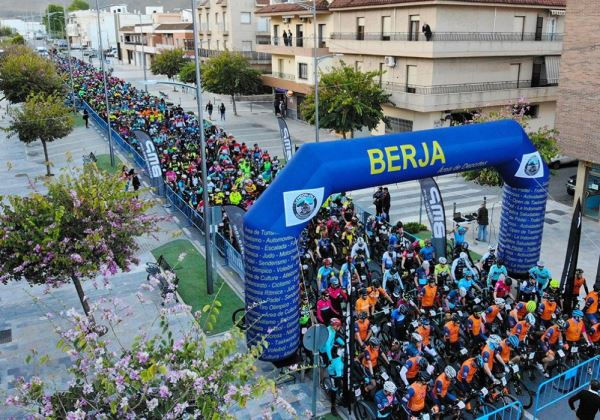 Más de 500 participantes convierten a la primera Indomable de MTB de Berja en todo un éxito